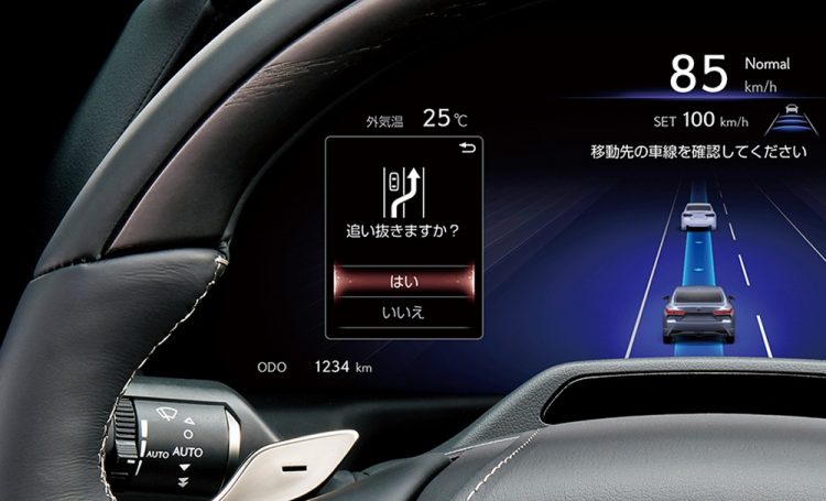 トヨタの運転支援技術「Advanced Drive」は高速上で追い抜きも自動（写真提供／トヨタ自動車）
