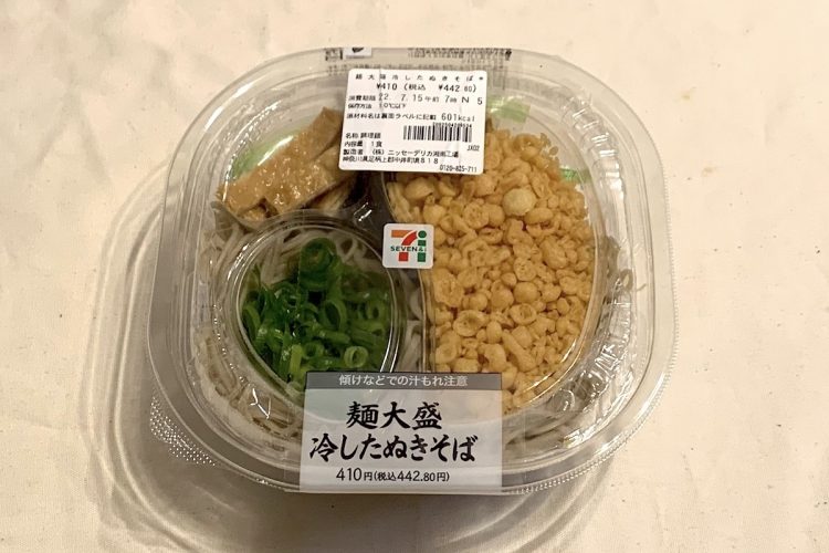 セブン-イレブン『麺大盛冷したぬきそば』。442円