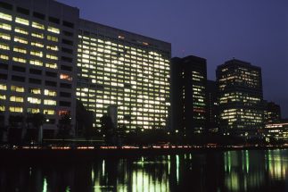 PCもスマホもない時代の働き方　手書きと電話が重要ツール「営業の合間にパチンコも」