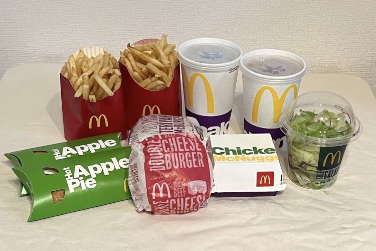 バーガーだけでなく、ポテト、ナゲット。アップルパイなどのサイドメニューも人気