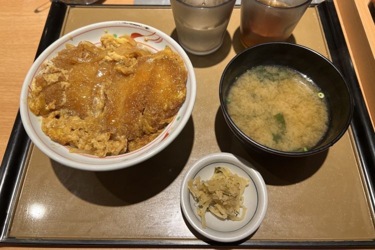 20円値上げして710円になった、やよい軒の『かつ丼』