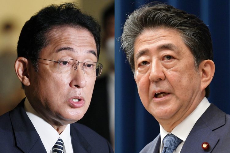 国葬の費用はすべて税金でまかなわれる（岸田文雄首相＝左と、安倍晋三元首相。時事通信フォト）