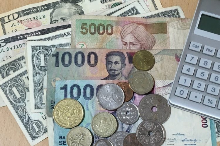 急速な円安進行で外貨預金の注目度が上がっている