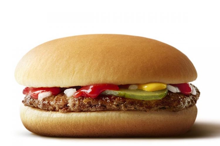 150円に値上げされたマクドナルドのハンバーガー（同社提供。時事通信フォト）