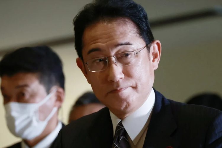 逼迫する年金財政の穴埋めに「サラリーマンの年金」が狙われている（岸田文雄・首相。時事通信フォト）