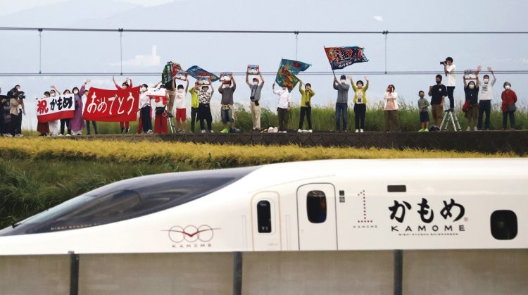 西九州新幹線 開業（2022年9月）：武雄温泉（佐賀県）と長崎を結ぶ、日本でいちばん短い新幹線は今年、部分開業を迎えた（写真／共同通信社）