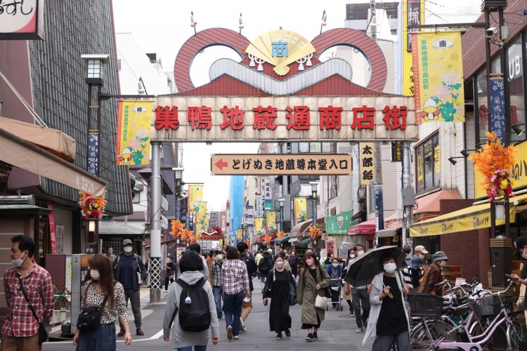 東京「巣鴨地蔵通り商店街」で聞いた街の人たちの苦労と生活の工夫とは？