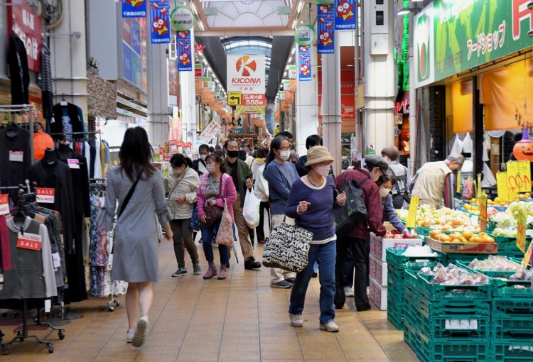 大阪の「千林商店街」でも街頭アンケートを実施