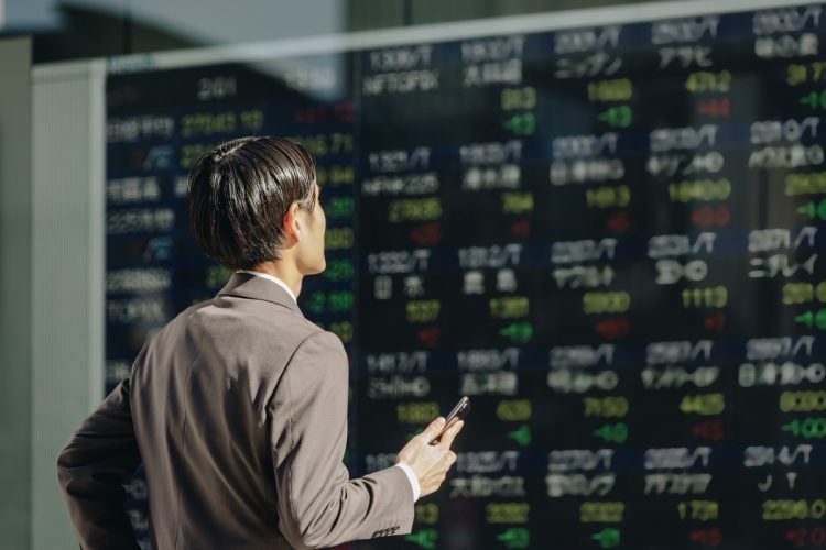 円安・物価高ではどんな銘柄に注目する？（写真：イメージマート）