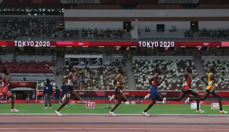 ハーフマラソンなどのロードレースでも強さを誇るチェプテゲイ選手（右。5000m・10000mの世界記録保持者）やキプリモ選手（右から3番目。ハーフマラソンの世界記録保持者）も、市民ランナーに人気（写真は東京五輪時。JMPA）