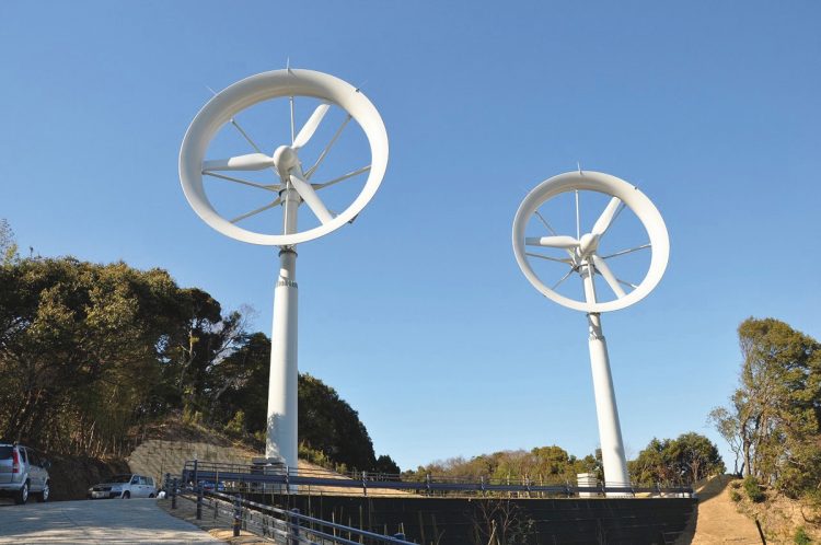 九州大学伊都キャンパスにある100kWのレンズ風車。ロータの直径は13m（3kW機は2.78m）