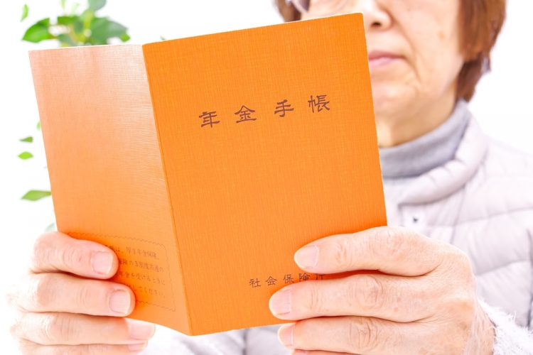 「特別支給の厚生年金」は請求しないともらえない（イメージ）