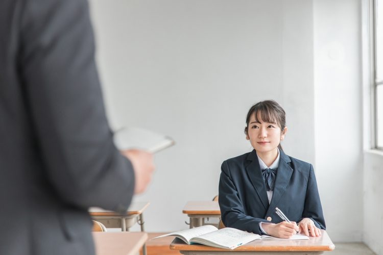 塾には一切行かず、学校の授業だけで受験に備えていたという人も（イメージ）