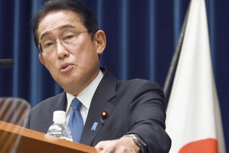 岸田政権の“年金改悪”は始まったばかり（写真／共同通信社）