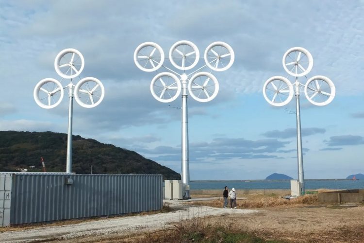 佐賀県唐津市にある3kW×3基、3kW×5基のマルチレンズ風車