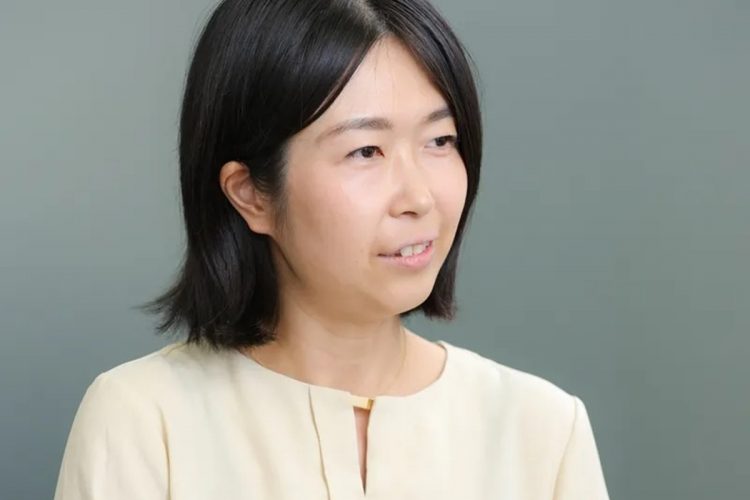 リニア開発本部で高温超電導磁石の開発を行ってきた富澤裕子さんは、3年間の育児休業等を経て今春に復職。山梨実験センターの女性技術職第1号でもある（撮影／平野哲郎）