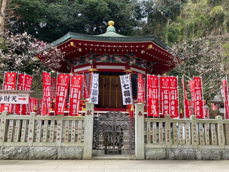 辺津宮境内の八角堂・奉安殿には、弁財天が2体奉安されている（写真提供／江島神社）