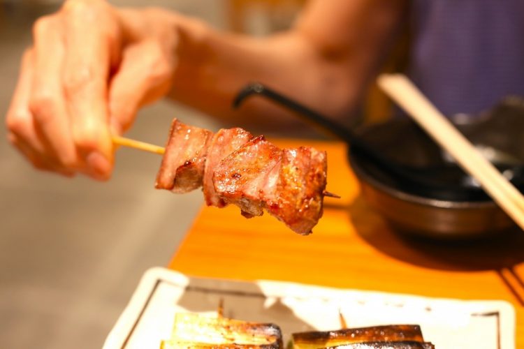 https://www.moneypost.jp/uploads/2023/01/13/yakitori-750x500.jpg