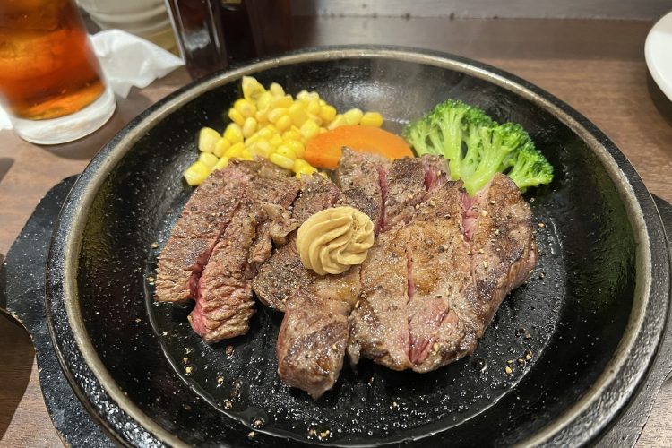 いきなり！ステーキの『ワイルドステーキ200g』1390円。旧システムではプラチナ会員のタダ肉クーポン1枚と交換できた