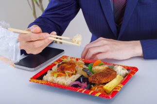 「会計時に1000円超えてびっくり」　昼食で“コンビニ弁当離れ”した人たち、新たな選択肢はスーパーか外食か