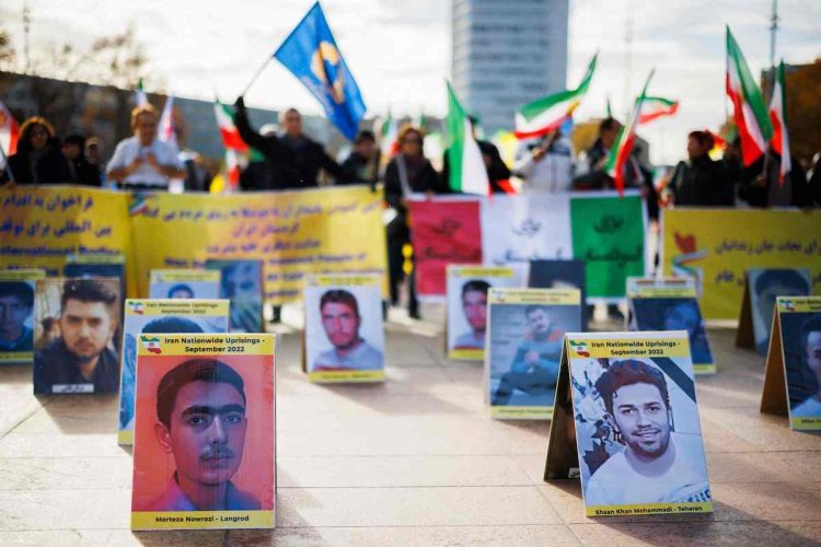イランのデモ弾圧に対する抗議は世界中で行われた（AFP=時事）
