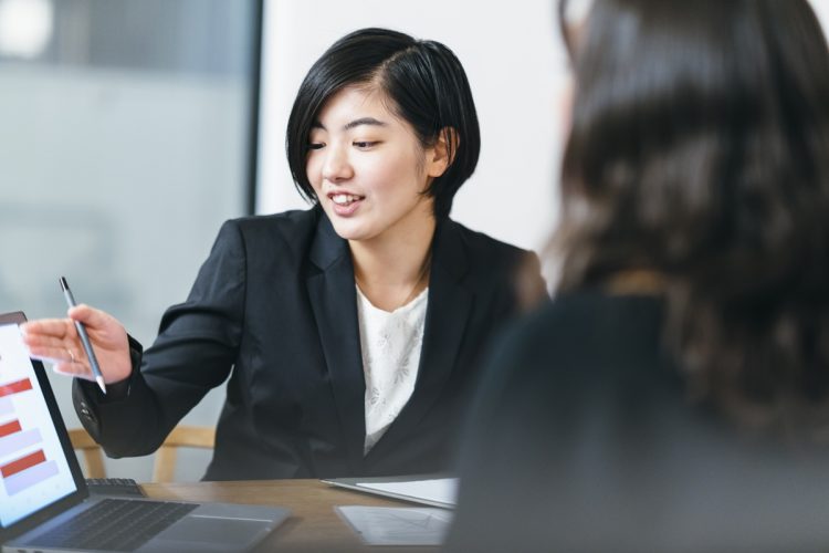 「コスパがいい女性の資格」のトレンドを紹介（Getty Images）