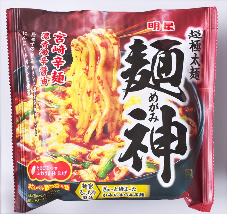 1位／明星・麺神　宮崎辛麺　濃香激辛醤油（撮影／黒石あみ）