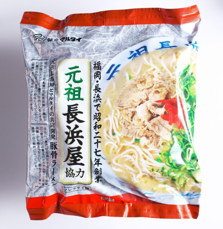 7位／マルタイ・元祖長浜屋協力　豚骨ラーメン【麺6.0点、スープ6.8点、バランス6.3点】（撮影／黒石あみ）