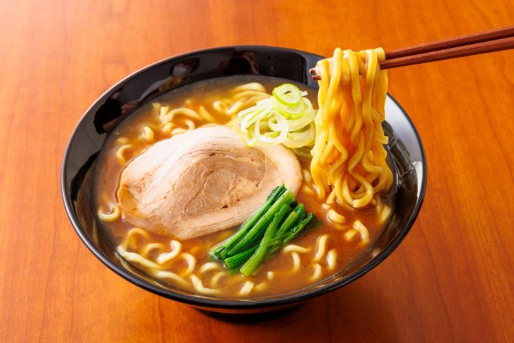 袋麺「豚骨」部門で1位に輝いた『麺神 濃香豚骨醤油』の魅力とは（撮影／深澤慎平）