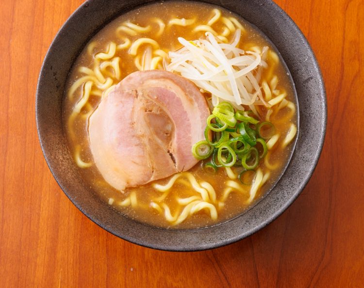 袋麺「みそ」部門で1位に輝いた『麺神 濃香味噌』の魅力とは（撮影／深澤慎平）