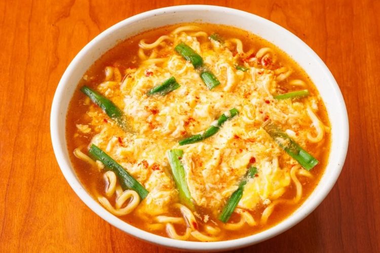 袋麺「辛麺」部門で1位に輝いた『麺神 宮崎辛麺 濃香激辛醤油』の魅力とは（撮影／深澤慎平）