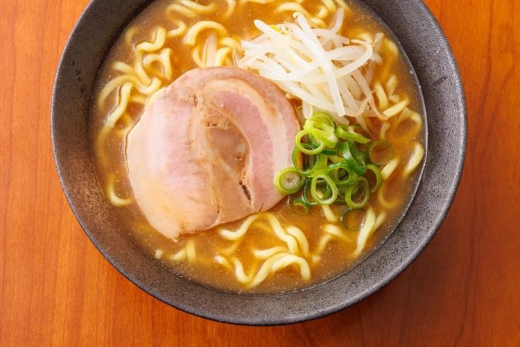 袋麺「みそ」部門で1位に輝いた『麺神 濃厚味噌』の魅力とは（撮影／深澤慎平）