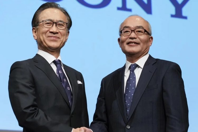 ソニーグループは吉田憲一郎・会長（左）と十時裕樹・社長の「ツートップ」体制に（時事通信フォト）