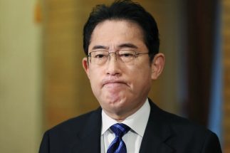 岸田政権の「雇用制度大改革」の真意 中高年サラリーマン狙い撃ちで退職金、企業年金縮小の流れ
