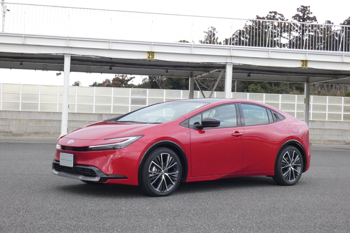 「2年以上待ち」も… 人気が集中するトヨタ「新型プリウス」が環境性能のほかに求めた“新しい魅力” | マネーポストWEB