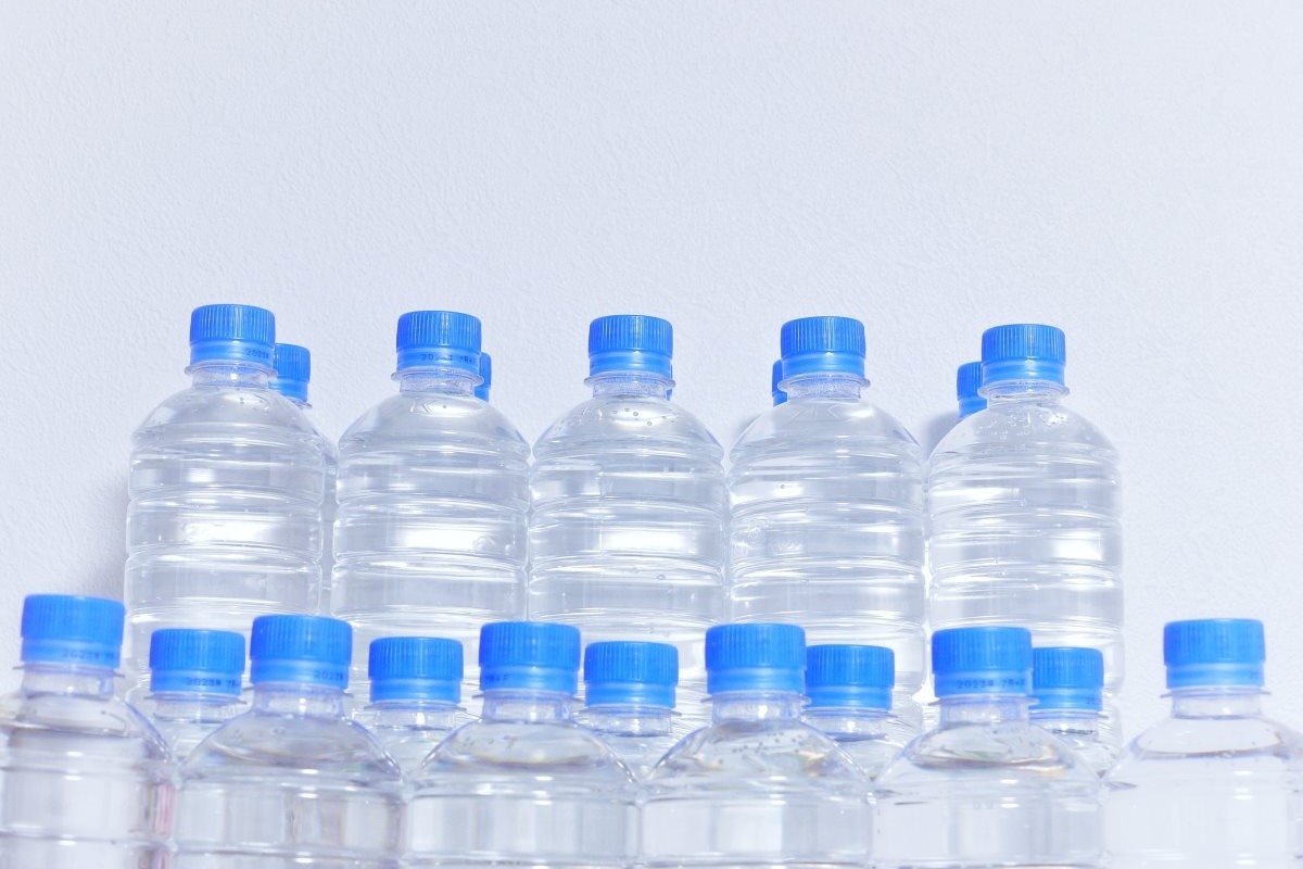 水は災害時に最低限備えておきたいもののひとつ(写真:イメージマート)