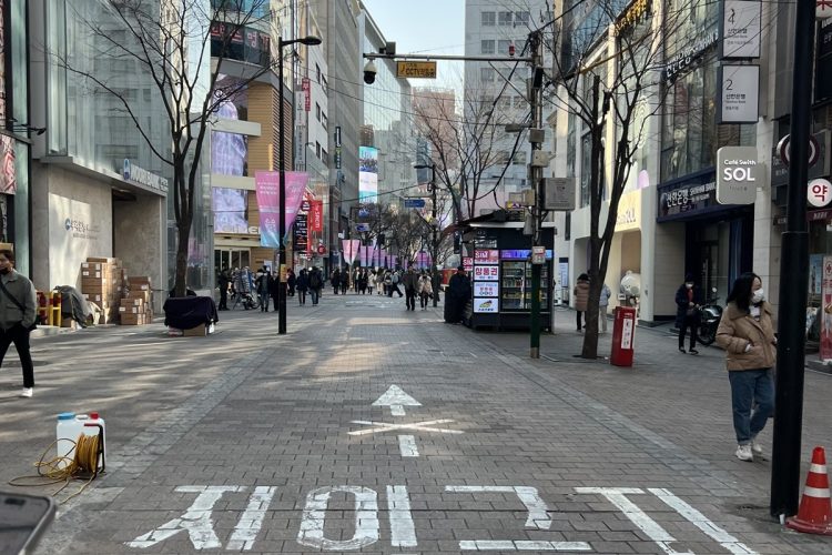 韓国には日本人観光客も戻りつつあるというが…（ソウル・明洞）