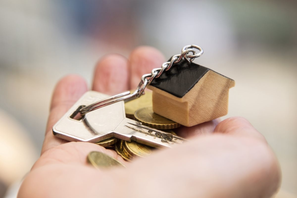 部屋の「鍵」引き渡しトラブルで「想定外の出費に…」 悪いのは借主か貸主か不動産屋か | マネーポストWEB