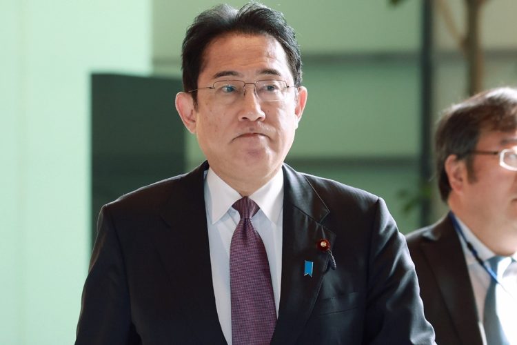 岸田文雄・首相は少子化対策の財源をどう捻出するつもりなのか（時事通信フォト）