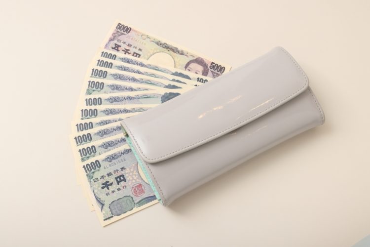 千円札10枚は常備。紙幣は上向きにそろえ、レシートは一両日中に財布から片付ける