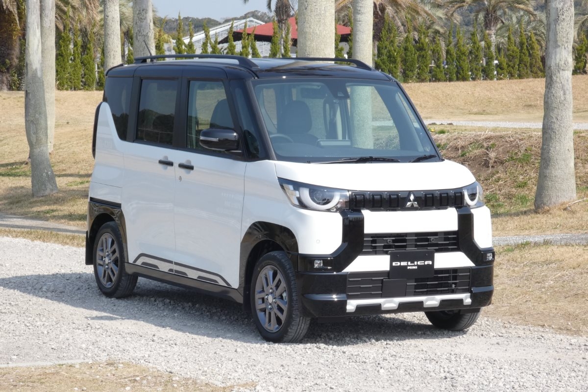 三菱自動車、新型「デリカミニ」のカスタマイズ仕様も公開 車名