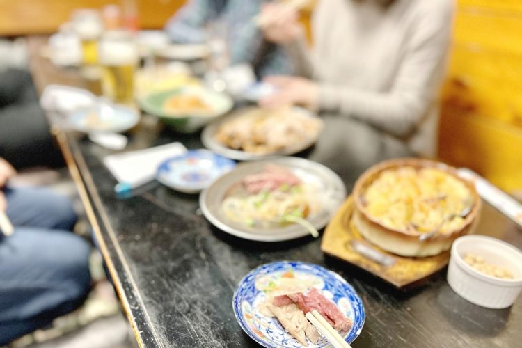 同窓会をかたった詐欺に要注意（写真：イメージマート）