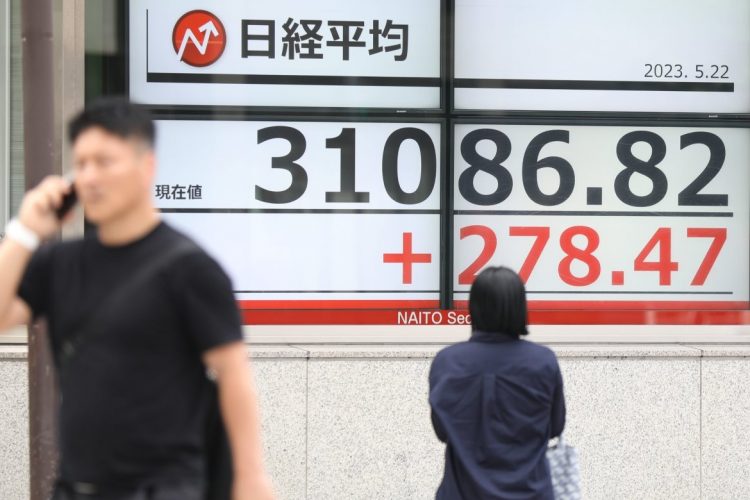 年初に2万5000円台だった日経平均株価は、5月22日には3万1000円を超えた（写真：時事通信フォト）