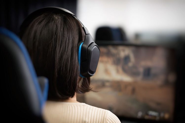 オンラインゲームでの対人要素に苦手意識がある人は少なくない？（写真：イメージマート）