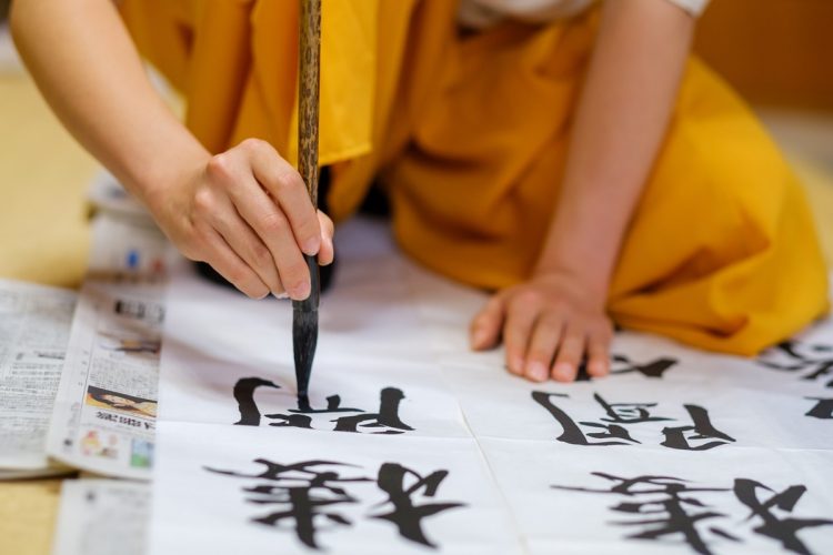 ここまで達筆で難しい漢字を書けなくてもいいのだけれど…（写真：イメージマート）