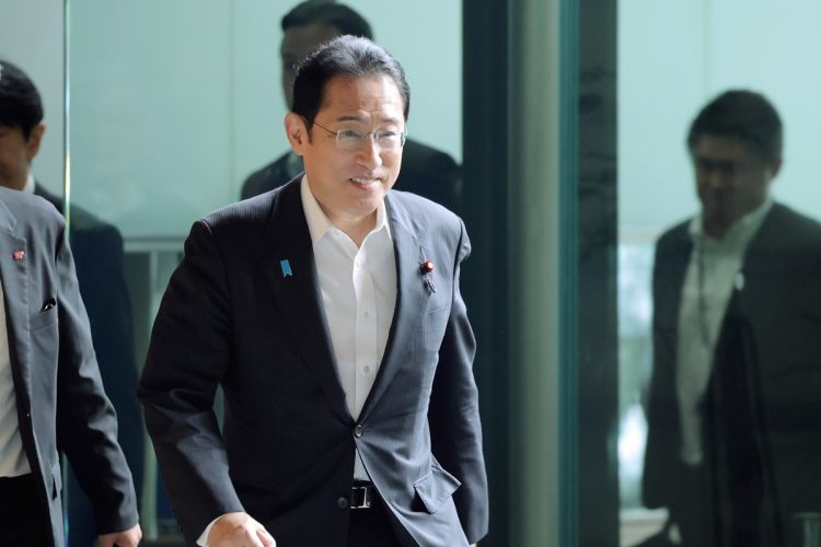 岸田文雄首相は「向こう10年間、消費税は増税しない」と明言したものの…（時事通信フォト）