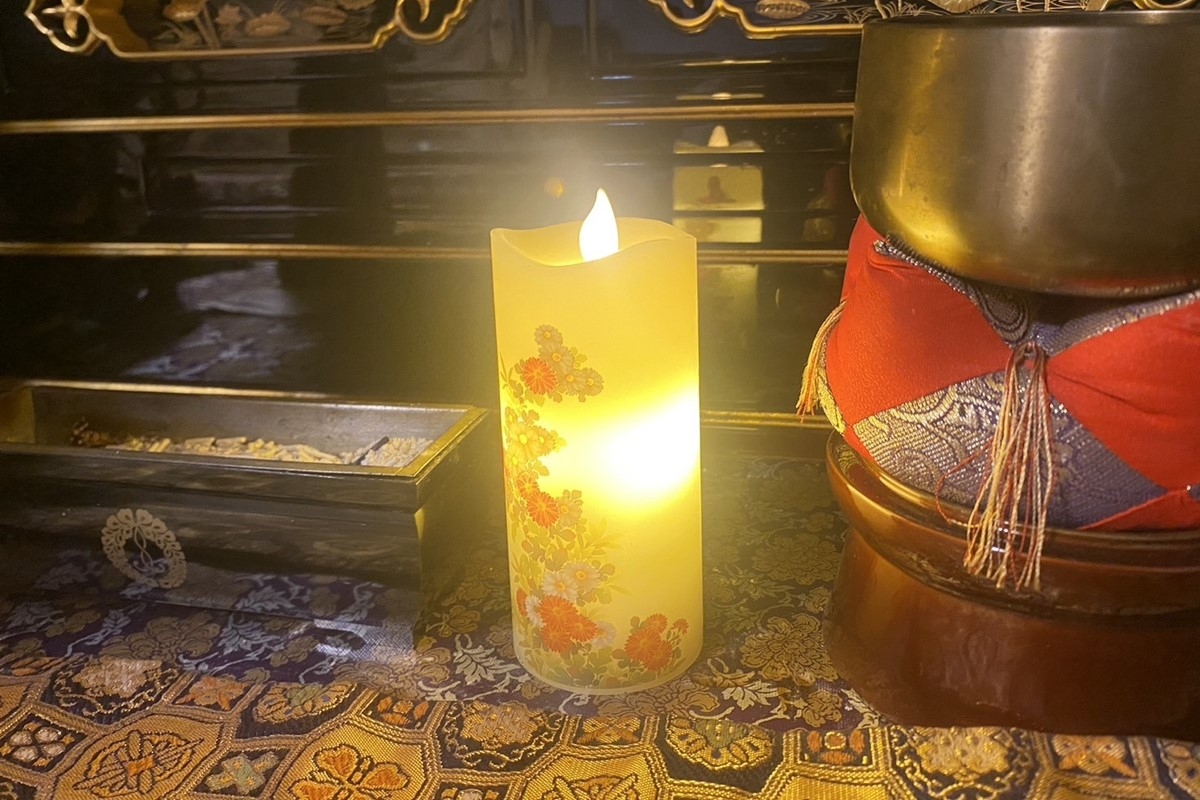 直火式より安全・安心】LED式蝋燭ヒットの背景にある「若年層の供養