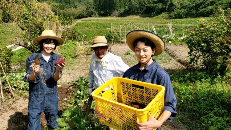 16才になった長男・凛太郎くんも参加して、家族三代で収穫