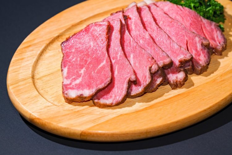 牛肉はふるさと納税でも人気の品の一つ（写真：イメージマート）