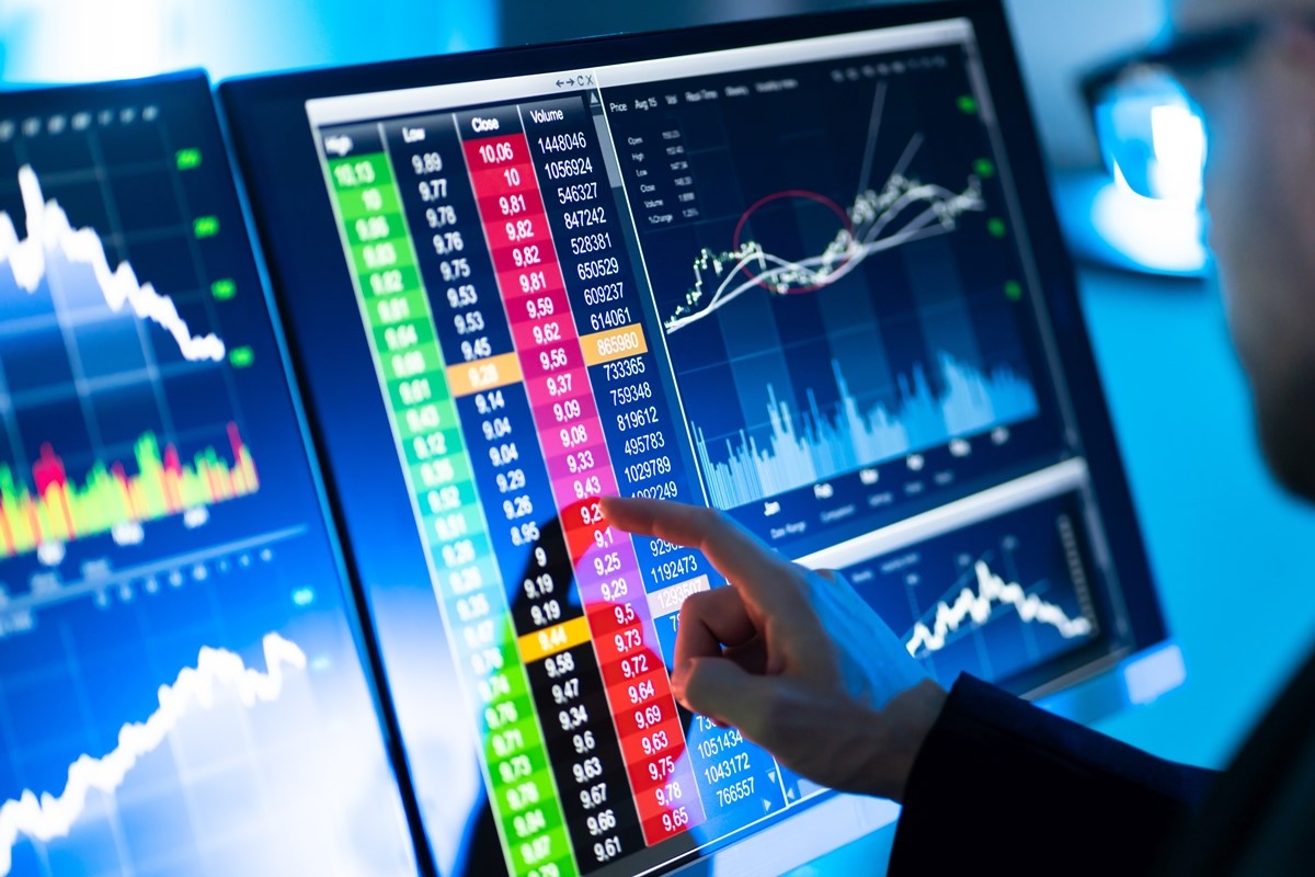 年収1億円サラリーマンも珍しくない」 元機関投資家トレーダーが明かす給料事情、地場証券と上場証券で大きな違いも | マネーポストWEB